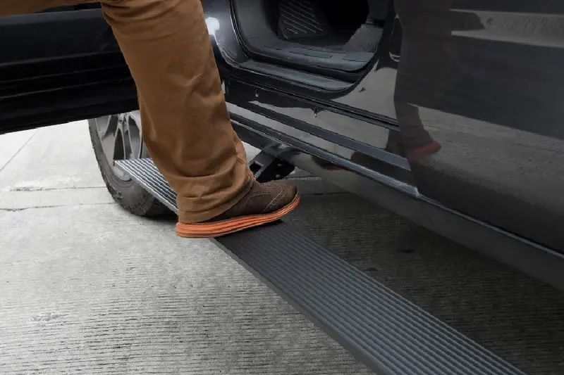 2014-2018 Chevy Silverado Crew Cab Go Rhino E-Board E1 Electric Running Board Kit - Textured Black Finish 1