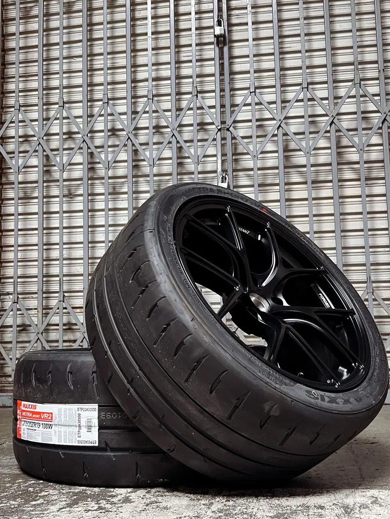 Titan 7 T-S5 | Maxxis Vr2 Tesla Model 3 Wheel/Tire Package 1